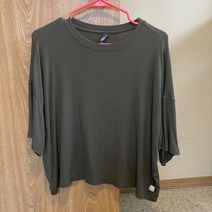 Vuori Small Olive Green Shirt